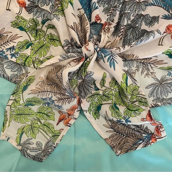 Signature Studio Flamingo Tropical Top Size Medium V-neck Whimsical Resort Wear - Picture 8 of 15